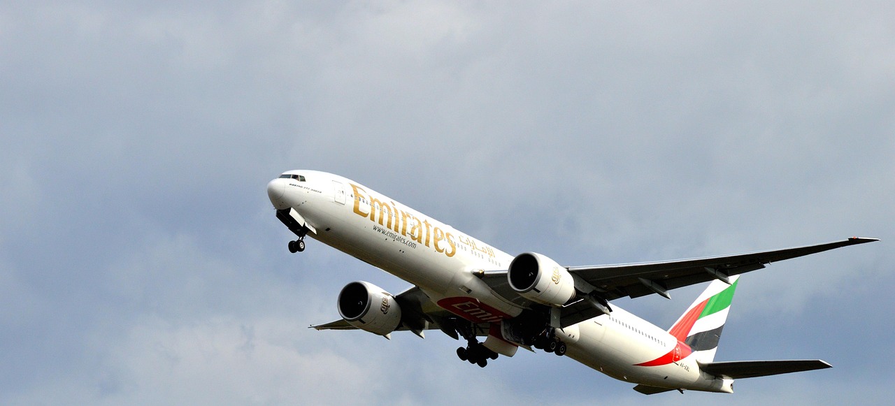 中止美国航班最新消息，全球航空运输格局的新变化，全球航空运输格局重塑，美国航班中止的最新动态影响分析