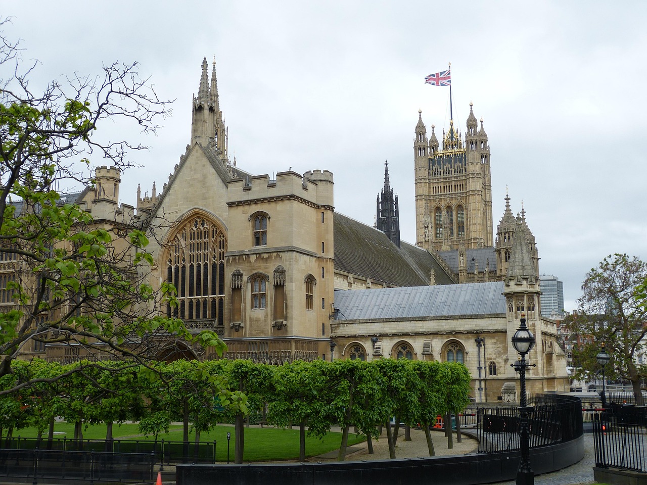 英首相约翰逊最新动态，政策调整与国内外局势应对，英国首相约翰逊政策新动向，应对国内外局势挑战