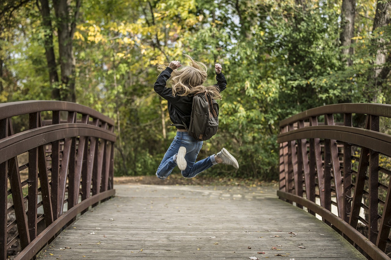 公益老年征婚网最新资讯，为银发族搭建温馨的爱情桥梁，银发族爱情新平台，公益老年征婚网温馨启航